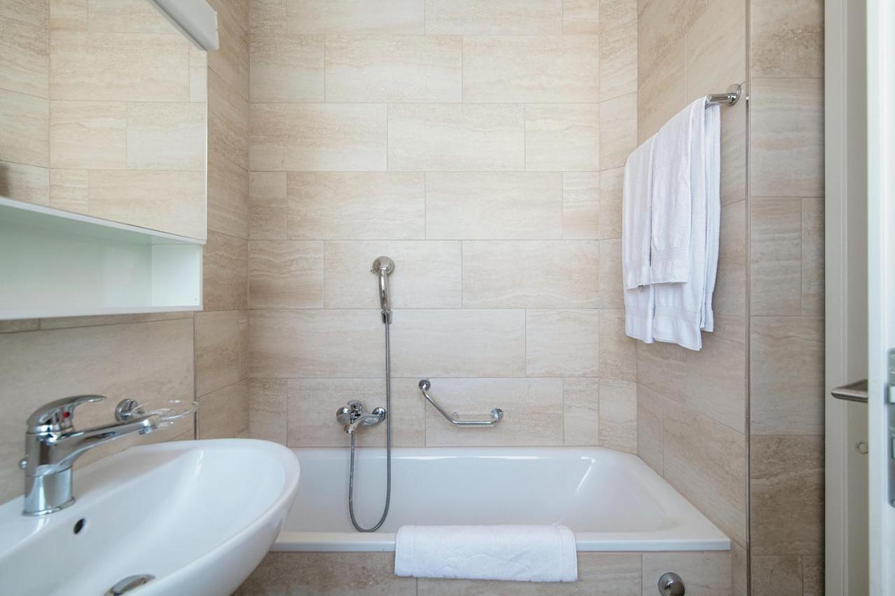 Terrazza Paradiso By Quokka 360 - Spacious Design Flat With Terrace ภายนอก รูปภาพ